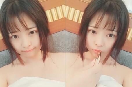 童颜巨乳妹子双人啪啪大力猛干淫语骚话呻吟娇喘射在肚子上