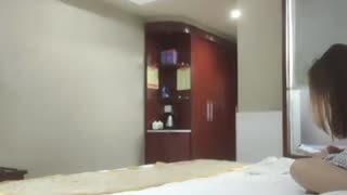 壹屌探花第二场鸭哥上场约个颜值不错少妇啪啪，近距离拍摄69姿势口交后入大力猛操