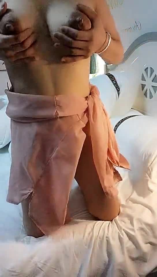 KU【约啪】看了秒硬的哺乳期少妇，给狼友挤奶吃69口交大鸡巴舔逼吃奶玩毒龙，淫声荡语好骚，乳交各种姿势爆草抽插射嘴