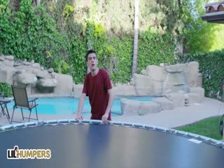 利伦贝尔斯-女神贾迪马科抓住沃耶并立刻带走他的公鸡