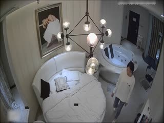 豪华套间IT公司身材苗条年轻长发美女职员与男友开房打炮身材太棒了歇歇停停干了3次美女叫的很给力啊对白清晰