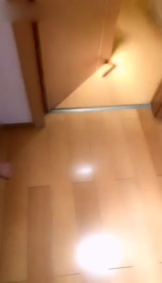 骚浪的母狗来自人妻的3P，很刺激露脸伺候两根几把，非常主动被两猛男轮草