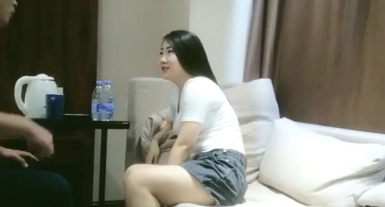 源码高清录制小树哥探花酒店约嫖口活不错的牛仔短裙卖淫女