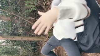 大学生情侣缺钱花用 自拍茶园野战视频