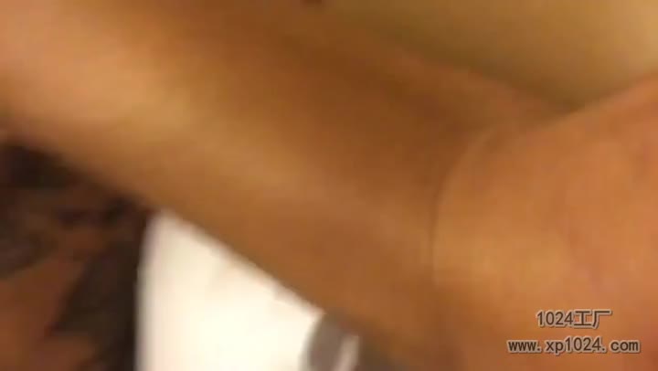 户外潘金莲与西门庆小树林里偷情全程露脸激情啪啪深喉大鸡巴在小树林里边亲边草后入揉着奶子抽插射了一逼