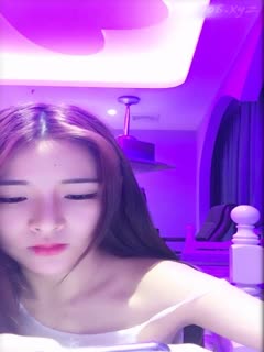 极品高顔值卡哇伊美女主播胸部超大一手拿不住