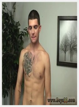 异性恋男人因为骑同性恋色情电影而吸鸡巴