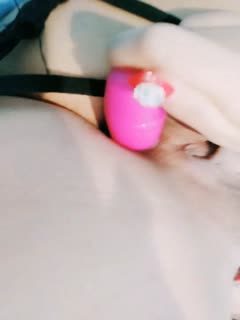 漂亮大奶妹子自拍福利穿上情趣装揉奶扣逼水很多