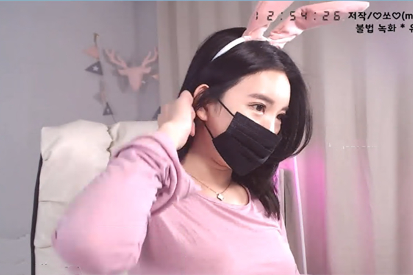 兔女郎自慰表演秀