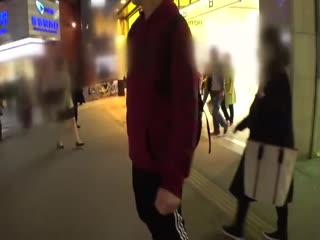 下跪恳求美女秘书跟我做爱 最后被吻得融化了