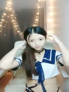 小柠檬长相清纯甜美妹子自慰啪啪穿上学生制服丁字裤掰穴特写抽插猛操