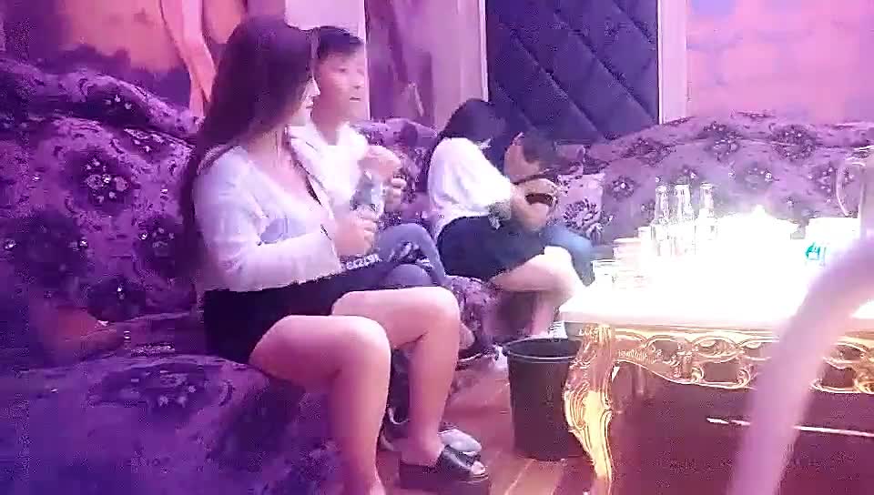 KU【极品探花_歌厅探花陈先生】2021_6_20，两拨十几个妹子精挑细选，淫乱KTV上激情4P，灯红酒绿漂亮小姐姐苗条诱人干爽高潮 new