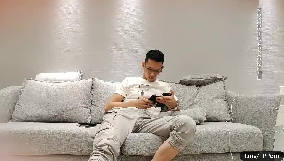 暴操我那喜欢恶作剧女朋友的美妙阴户 new