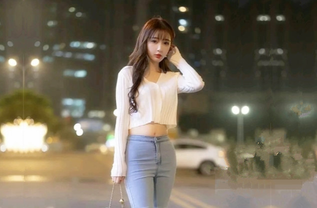 美女少妇老哥操良家少妇吊带性感睡衣蹲着舔屌翘起屁股揉穴倒立深喉椅子上骑乘猛操