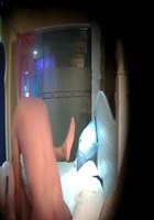 美女销售员为业绩使出浑身花招取悦客户