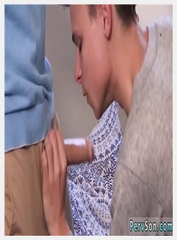 扮演男同性恋者的男孩唤醒Sleepyhead