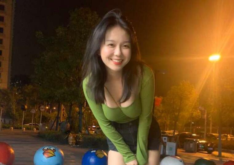 极品骚女友5分钟超爽口活然后上位骑乘疯狂摇摆好刺激