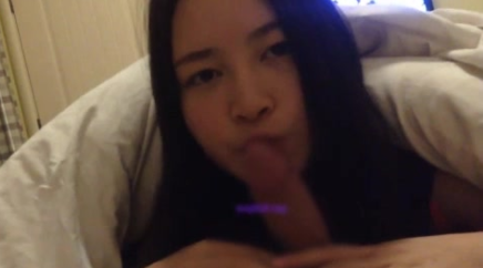 长得很像“张歆艺”的小美女和男友啪啪