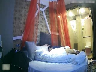 zipai#艺术复古风有点像姐弟恋的学生情侣开房爱爱脱光了吃东西然后开始啪啪啪歇歇干干搞了不知道几炮年轻人激情