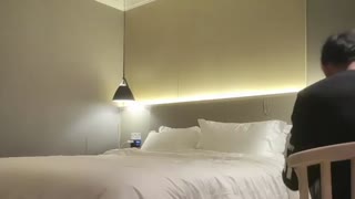 壹屌探花鸭哥上场约了个黑衣少妇啪啪，摸逼深喉上位骑坐抱起猛操