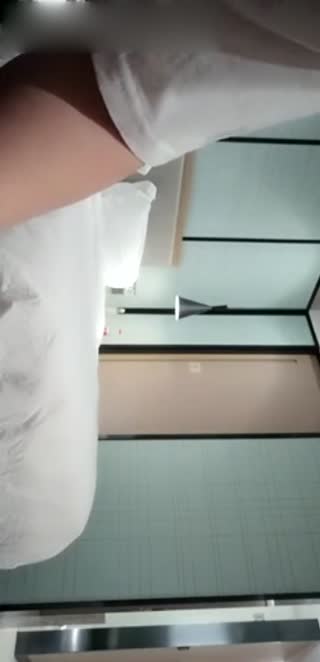 酒店约炮狂野叛逆19岁美少女激情啪啪 娇嫩软妹子承受大屌暴雨撞击一小时