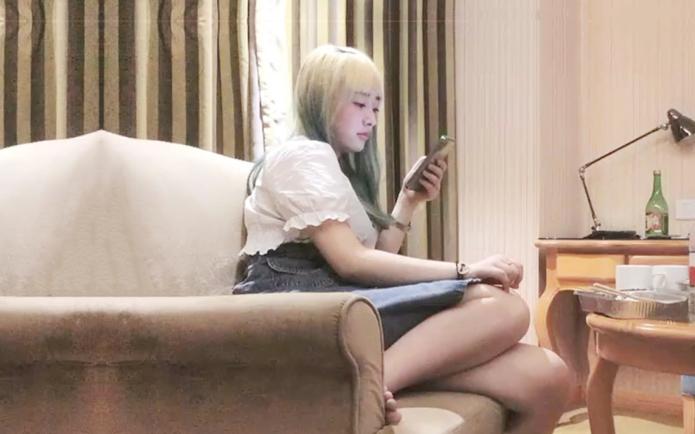 颜值不错肉肉妹子到床上扣逼舌吻调情抱着大力抽插猛操