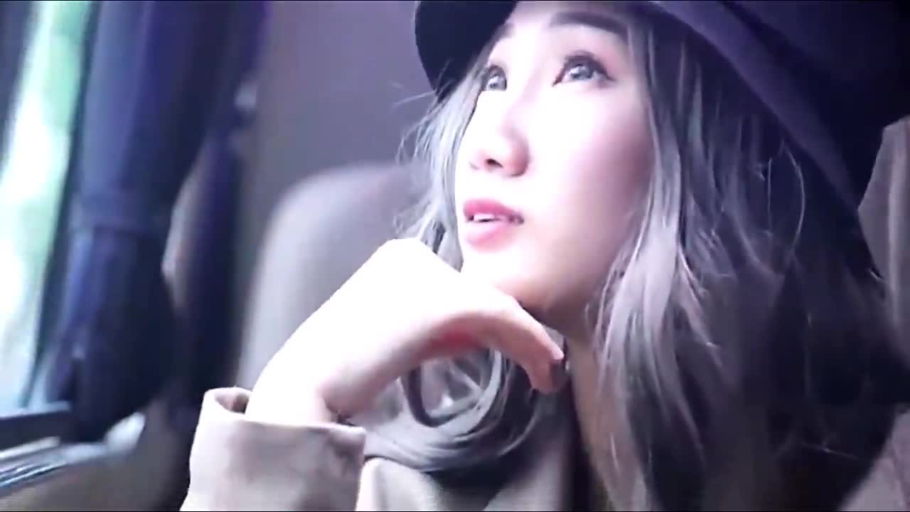 莉娜答谢回馈粉丝，空降幸运中奖小哥哥。 new