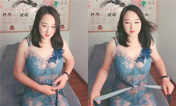 养生会所里的极品大奶妹颜值不错勾搭按摩小哥69口交大鸡巴舔骚穴直接在按摩床上各种体位爆草抽插呻吟