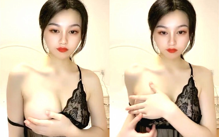 姨妈刚走好身材性感透视装新人美女要看吗要看吗道具自慰大秀