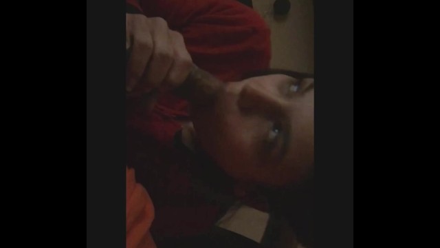 吸一口钝烟，同时头部受伤