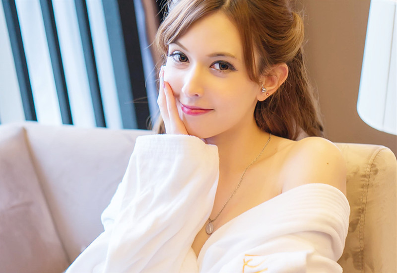 约炮极品00后外围女神霜儿狂野纹身暴风雨般抽插换战袍接着猛操