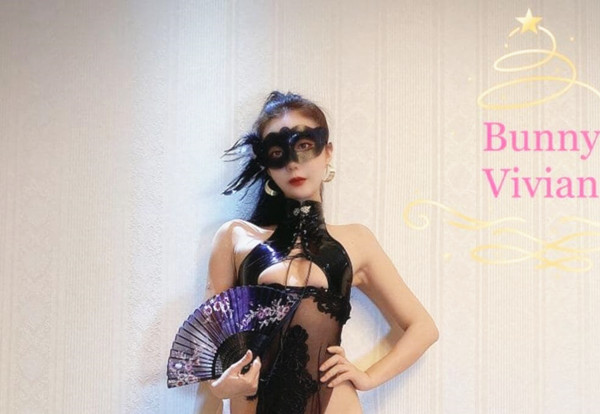 反差婊网红爱丝袜Vivian姐最新定制视频面具女刺客近距离骑乘啪啪口爆