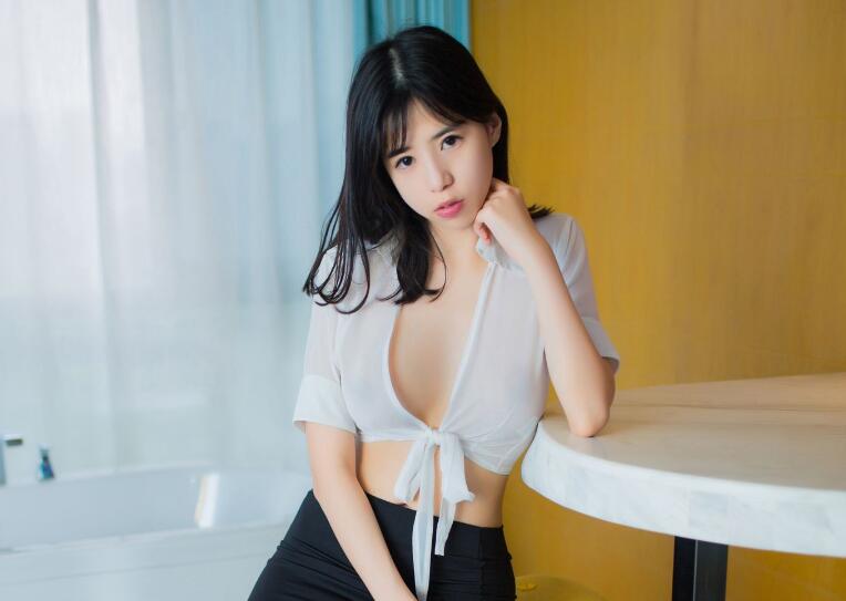 最新众筹购高价推女郎嫩模艾栗栗疯狂3P轮操内部流出首次无套爆操嫩B近远景交摄