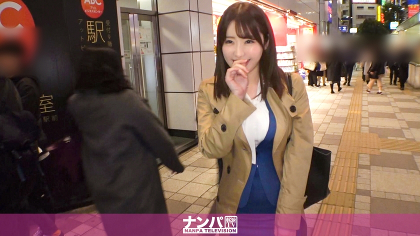 200GANA-2225 マ軟派、初撮。 1432 Fカッ美人OLをナン成功！話の流れでおっぱいを後ろから揉めば、メと言いながらも甘い吐息を漏らして感じ始め、最後は男優の上で自ら腰を振り巨乳を揺らしながらセックスに夢中！！.