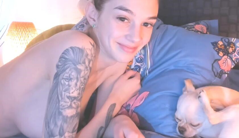 高颜值极品身材花臂纹身妹子道具自慰跳蛋塞入再用道具JJ抽插快速进出高潮喷水