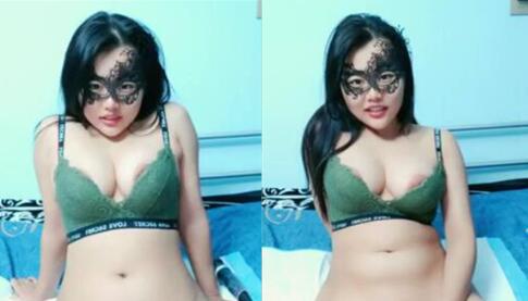 身材面罩妹子自慰炮擊從下往上抽插再用按摩器震動陰蒂