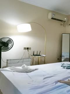 眼镜女神美妞上线神似梦中情人小龙女姑姑可以来我家约美腿鲜嫩小穴手指扣逼揉奶佳品