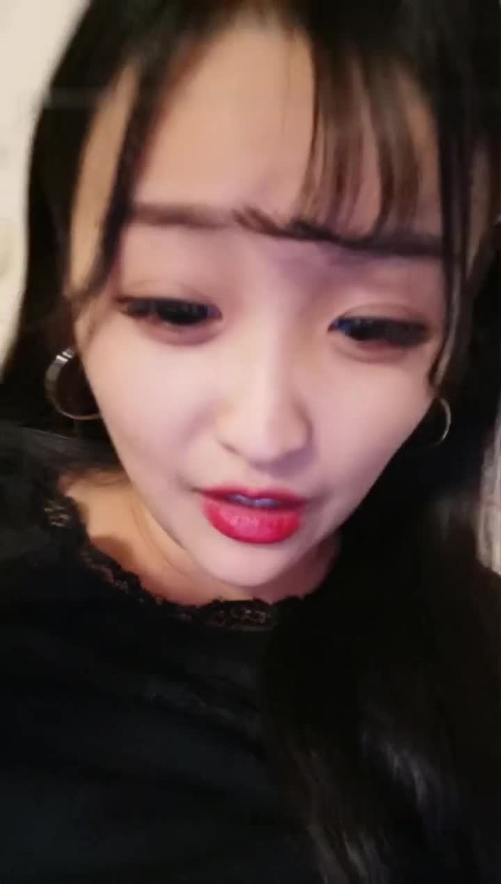 高颜值大耳环妹子性感黑丝诱惑 露奶掰开逼逼特写摩擦奶头非常诱人 很是诱惑喜欢不要错过_HD