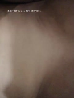 小宝寻花今晚再约两个甜美萌妹双飞啪啪，左拥右抱一起舔弄翘起屁股轮着操，快速抽插妹子推屁股