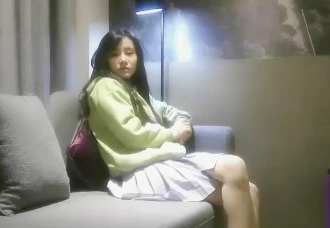 雀儿满天飞约了个绿衣妹子酒店啪啪蹲着口交上位骑乘猛操呻吟娇喘大声