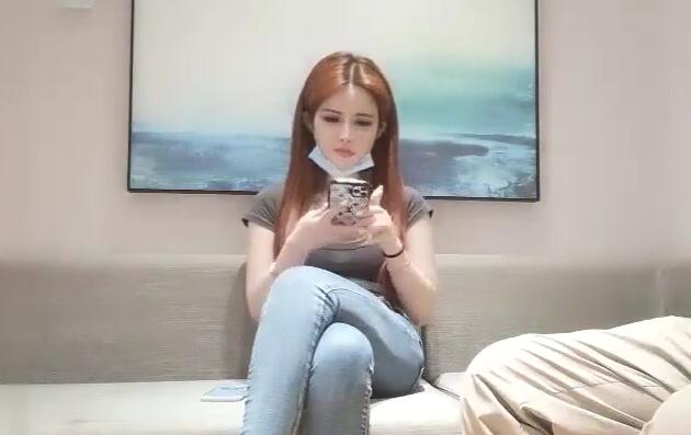 约一次要4000元的魔鬼身材性感混血美女被大屌男大力猛插