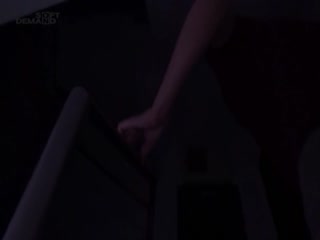 端口插入前唤醒毫无防备的裙子SOD女员工在房子里睡着了