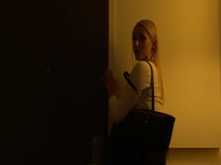 丰满的女孩想要尝试这个大屌