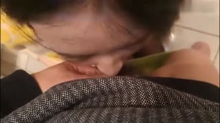 终于拿下心痒已久的高颜值补习班老师，嘴里说着别拍了 别拍了快来干我小骚逼吧