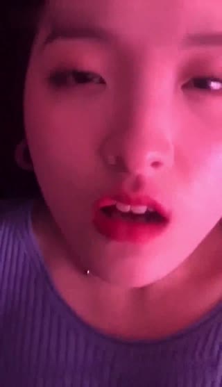 骚气女学生原来有个白虎嫩穴，操起来就是爽～