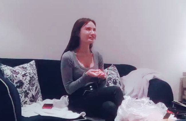 嫖娼还得管顿饭苗条身材大奶妹上门服务