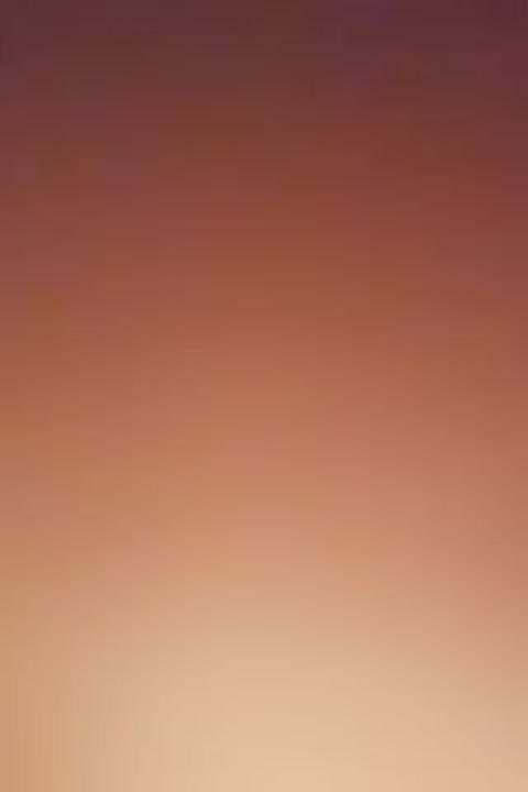 手机直播骚气大胸女主播穿着性感玩弄充气娃娃