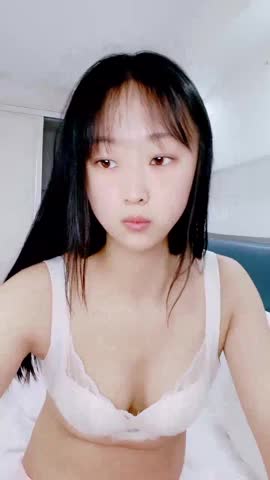 文静乖巧新人妹妹！白皙皮肤粉嫩美穴！菊花肛塞道具插穴，假屌振动棒双管齐下，自慰手法娴熟