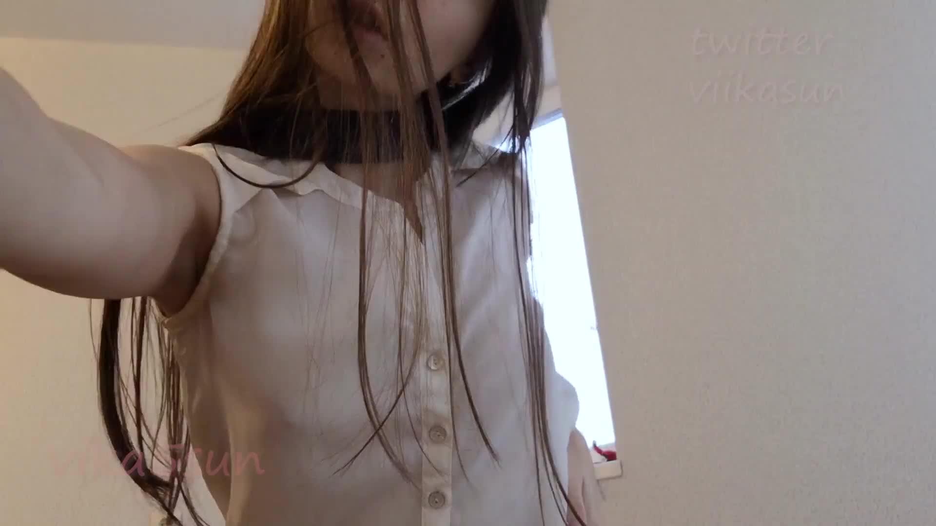 schoolgirl lifted her skirt and showed her ass after school