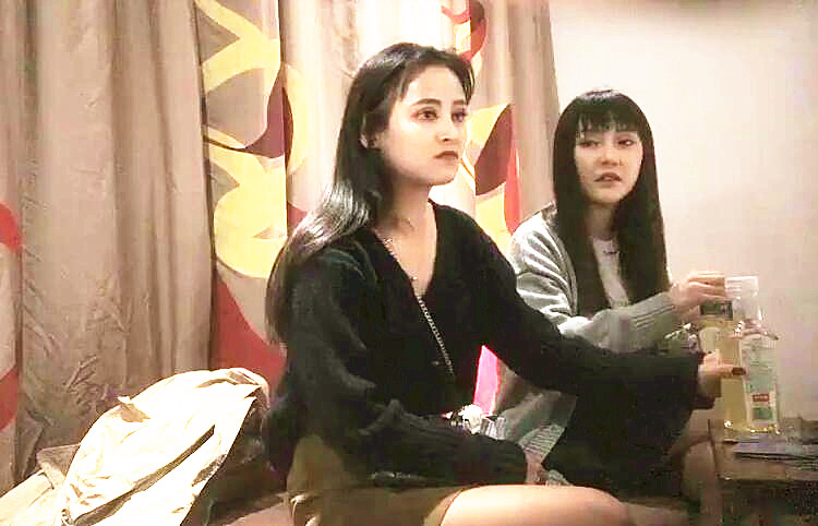 探花约了个性感黑衣妹子啪啪口交舔弄翘屁股后入抬起腿侧入抽插猛操